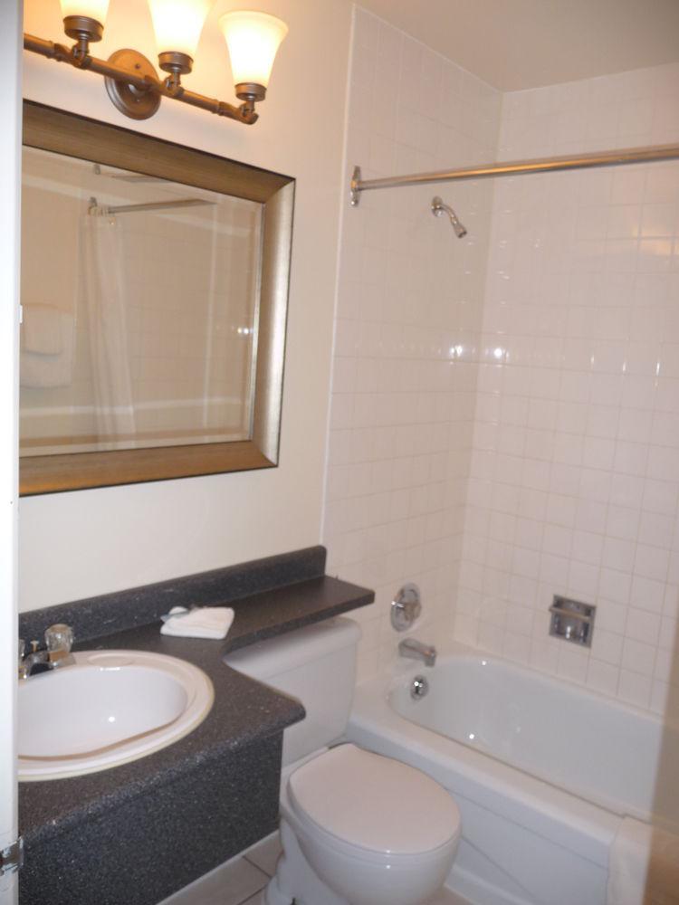 Arbutus Inn Victoria Room photo